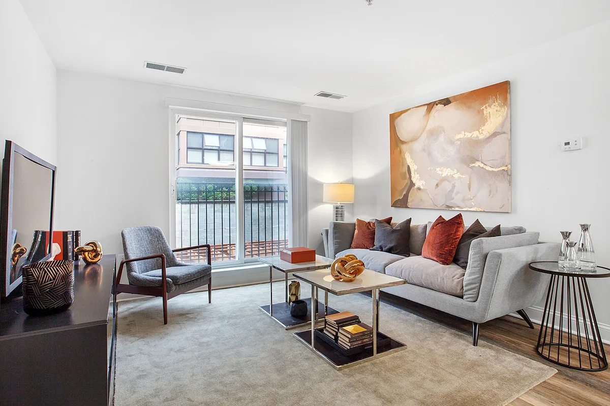 2 bed, 970 sqft, $3,424 — Photo 4