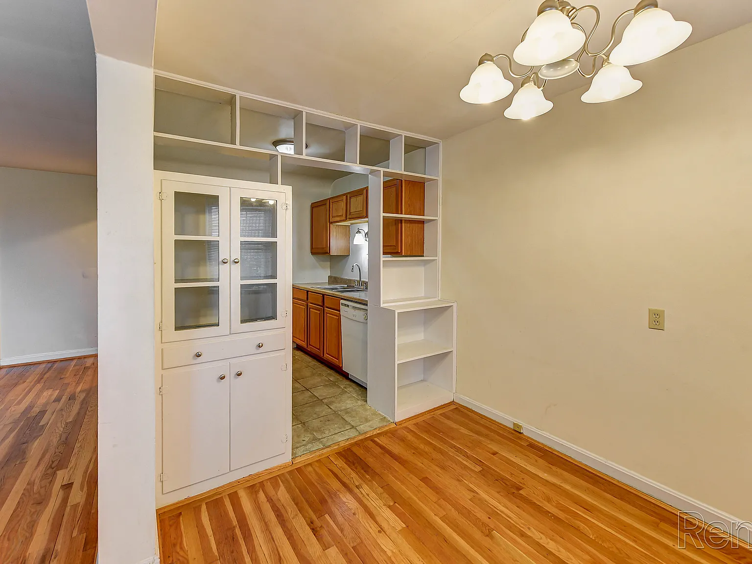 Eden Cliff Apartments — Photo 4