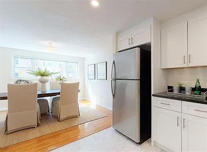 5 bed, 2.5 bath, 1960 sqft, $5,600 — Photo 4