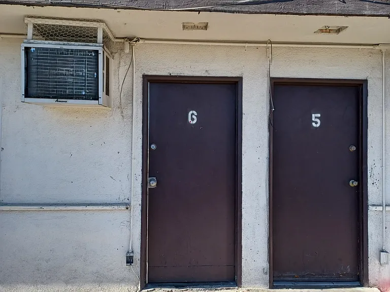 2412 Sunrise Ave #G — Photo 9