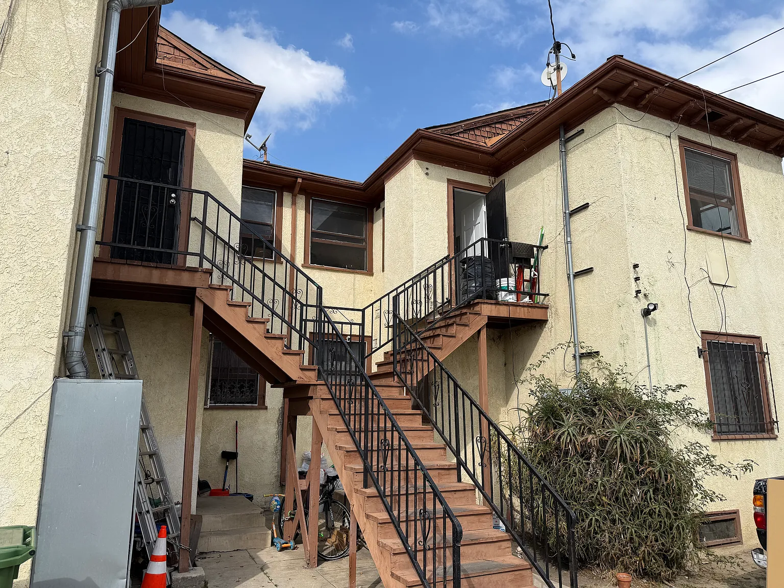 2 bed, 1200 sqft, $2,345 — Photo 3