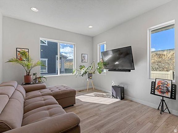 4th image of 15022 S Wild Horse Way