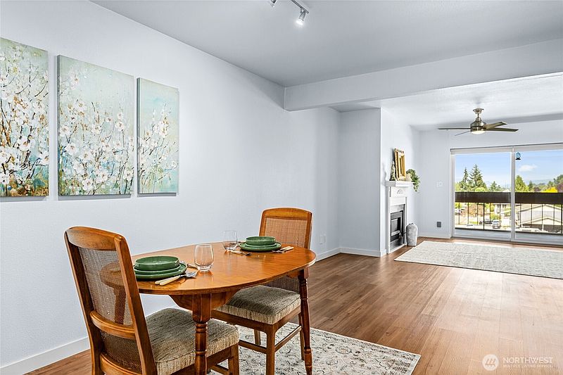 2nd image of 2021 N LaVenture Road #404