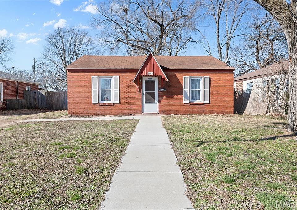 1st image of 217 Whitelaw Ave
