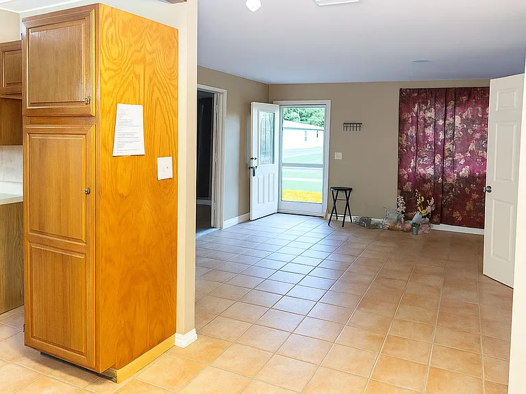 4409 W Varn Ave — Photo 5