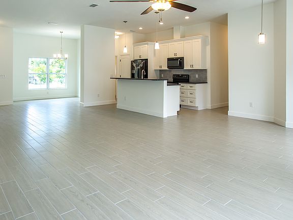 4th image of 14665 Wildwood Dr