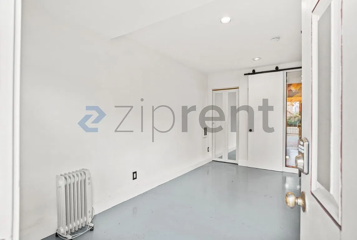 1005 Chester St — Photo 4
