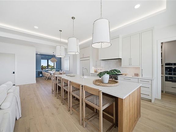 4th image of 82 9th ST S #303