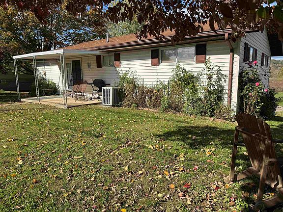 2nd image of 225 Jones St