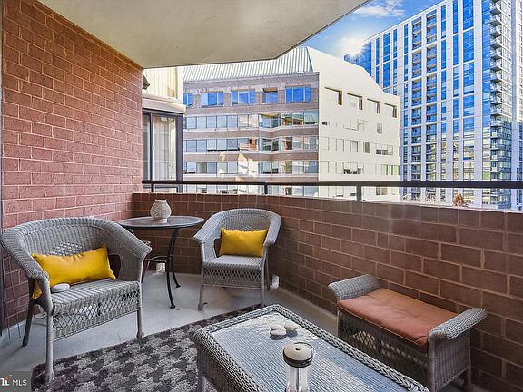 2nd image of 1001 N Randolph St APT 514
