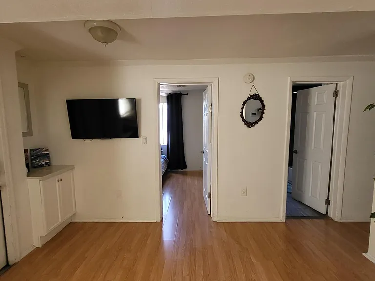 712 E Pierce St #2 — Photo 3