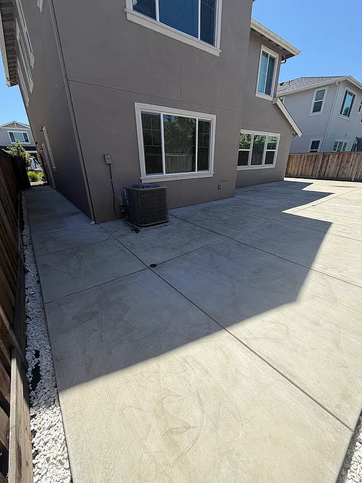 4 bed, 2437 sqft, $3,995 — Photo 2