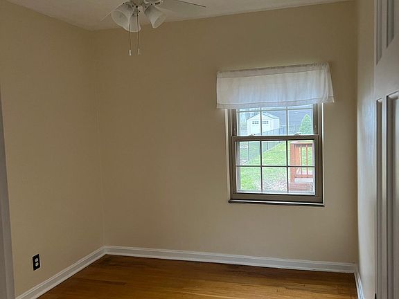 4th image of 16605 Westdale Ave