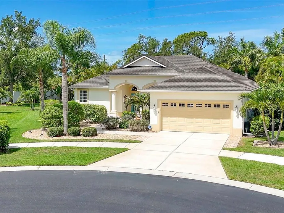 122 Clear Lake Dr