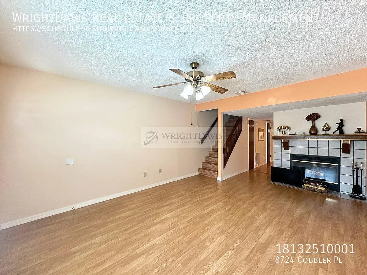 Beautiful 2/2.5 Townhome in Town n Country — Photo 3