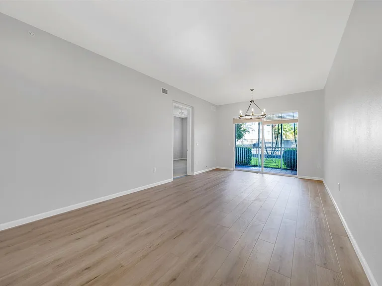 3500 Oaks Clubhouse Dr #102 — Photo 7