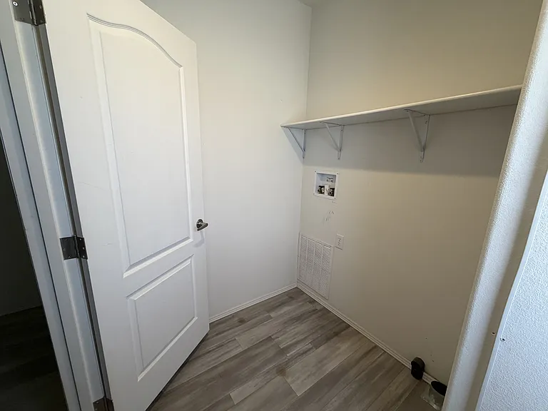 5657 S Pearl St — Photo 15