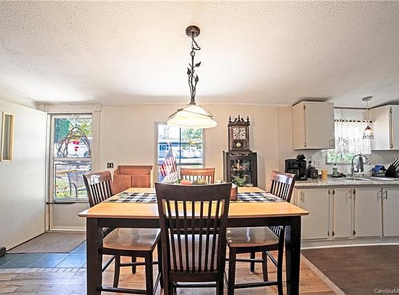5th image of 19 Flowering Dogwood Dr