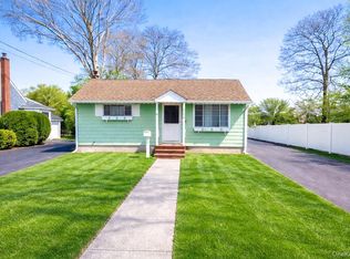 115 Irish Ln, East Islip, NY 11730