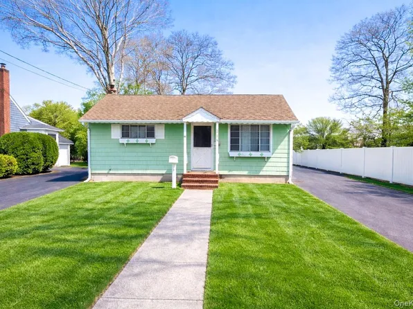 115 Irish Lane, East Islip, NY 11730