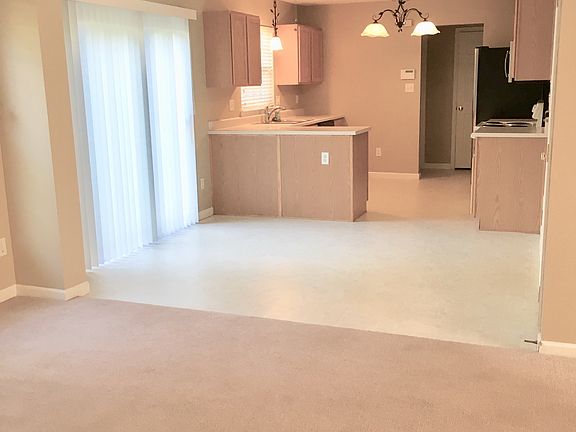 3rd image of 3637 King Edward Way