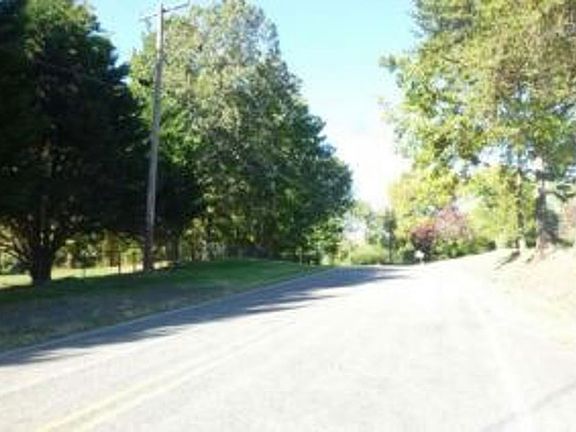 Exterior Neighborhood (street photo)