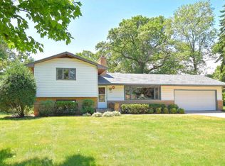 186 Edgewater Ave, Shoreview, MN 55126