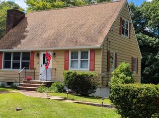 4 Ross Ct, Oak Ridge, NJ 07438