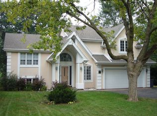1S663 Macarthur Dr, Oakbrook Terrace, IL