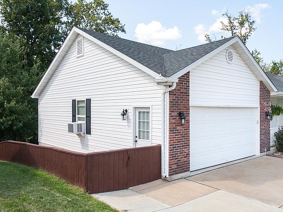 3rd image of 201 Gardenia Dr