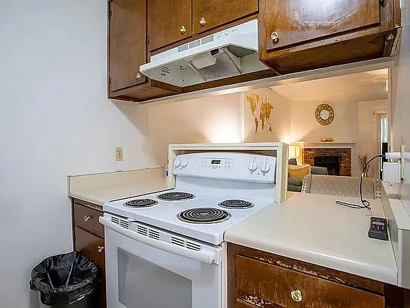 2 bed, 1.0 bath, 828 sqft, $1,150 — Photo 4