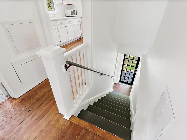 2333 College St #2 — Photo 10