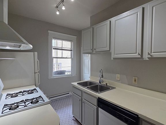 5th image of 883 Monroe Dr NE #6