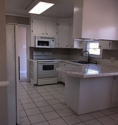3rd image of 1407 N Berkeley Blvd