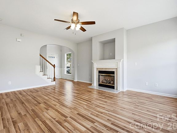 5th image of 1813 Crabapple Tree Ln