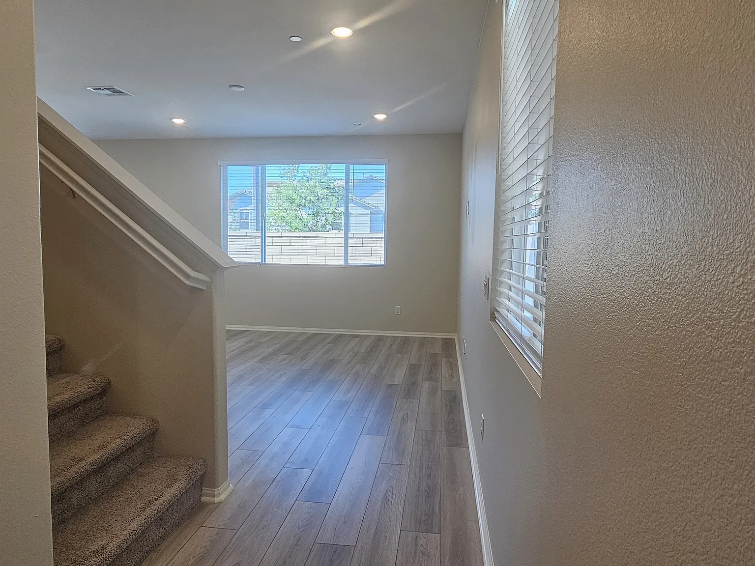 5 bed, 2300 sqft, $3,295 — Photo 3