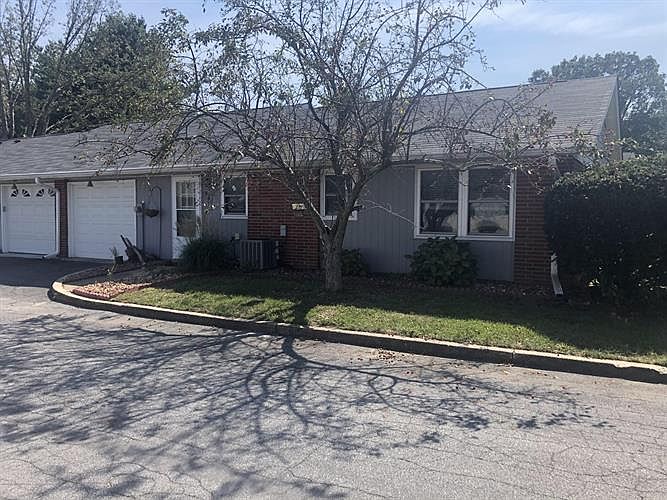 1st image of 384A Chatham Ct
