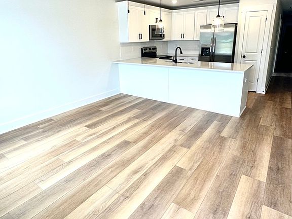 2nd image of 340 Woods Rd #B
