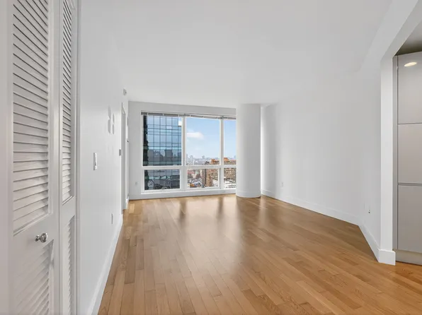 77 Hudson Street image 1 of 28