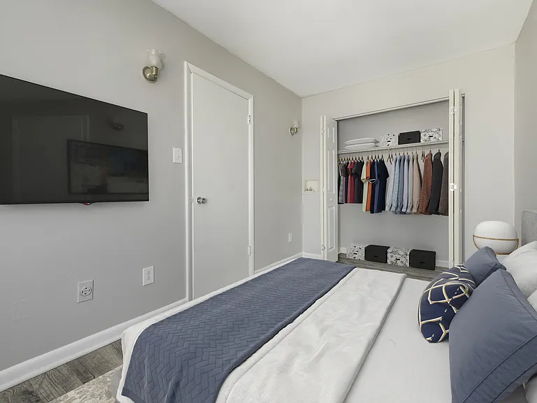 Signal Hill Apartments and Towhomes — Photo 19