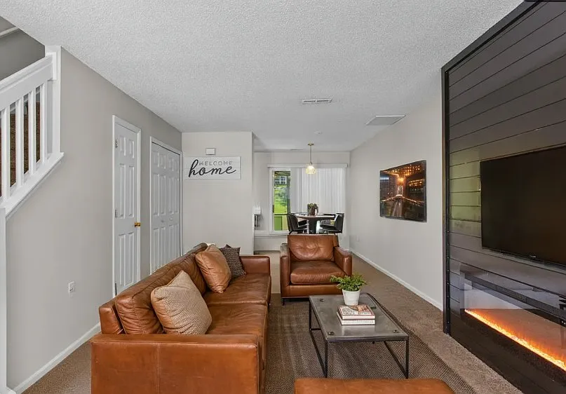 2 bed, 1008 sqft, $1,550 — Photo 3
