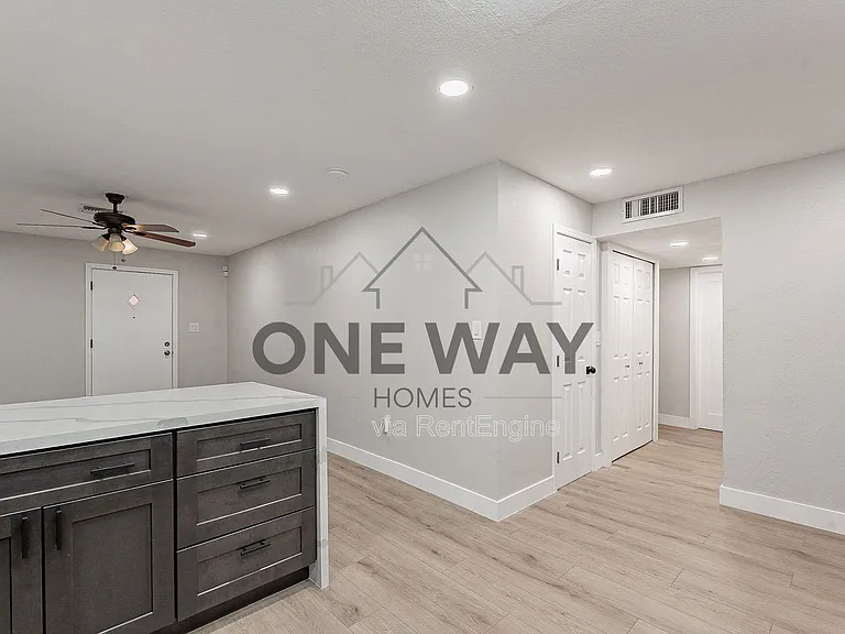 745 E Pierce St — Photo 13