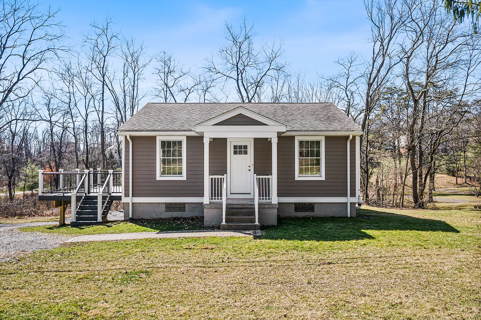 1701 Mooney Ln photo 1