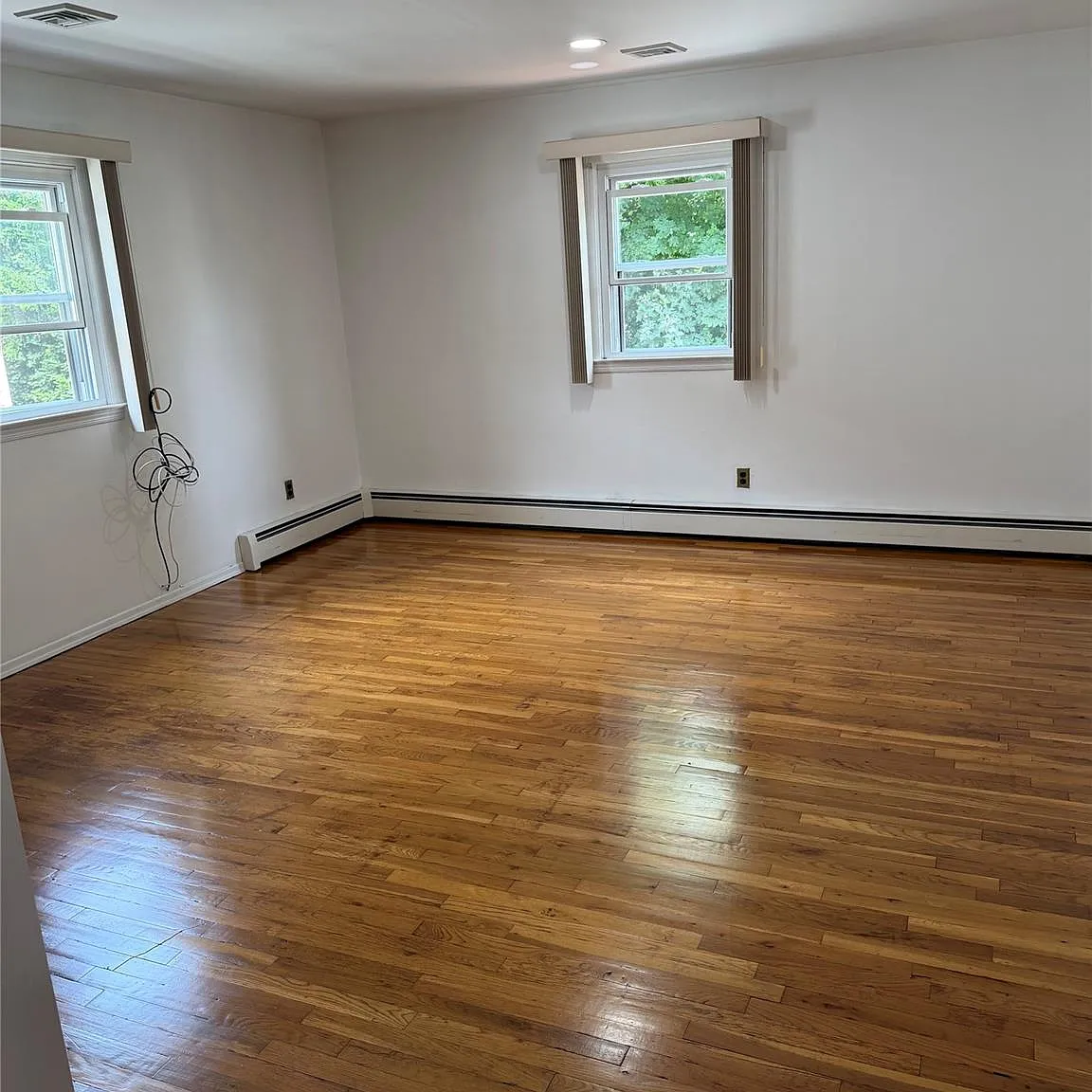 2 bed, 1.0 bath, 900 sqft, $3,000 — Photo 4