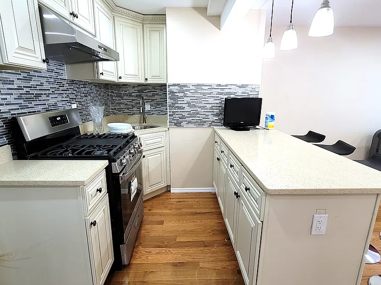22-24 92nd St #1F — Photo 4
