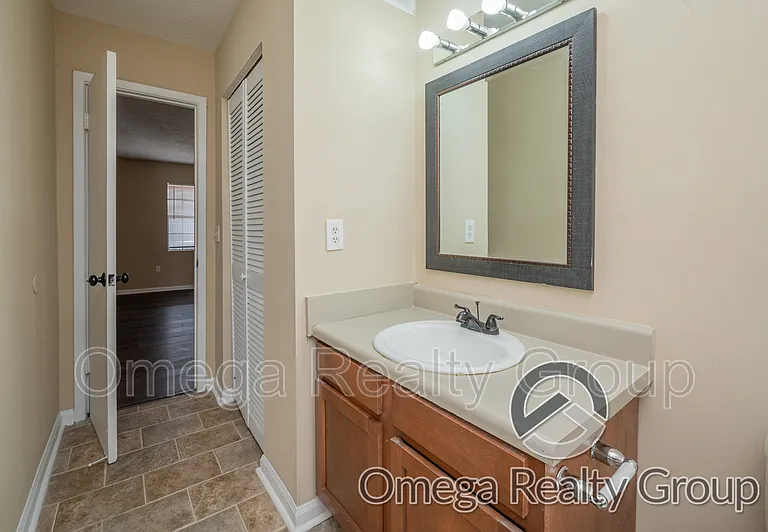 Lakeridge Apartments — Photo 98