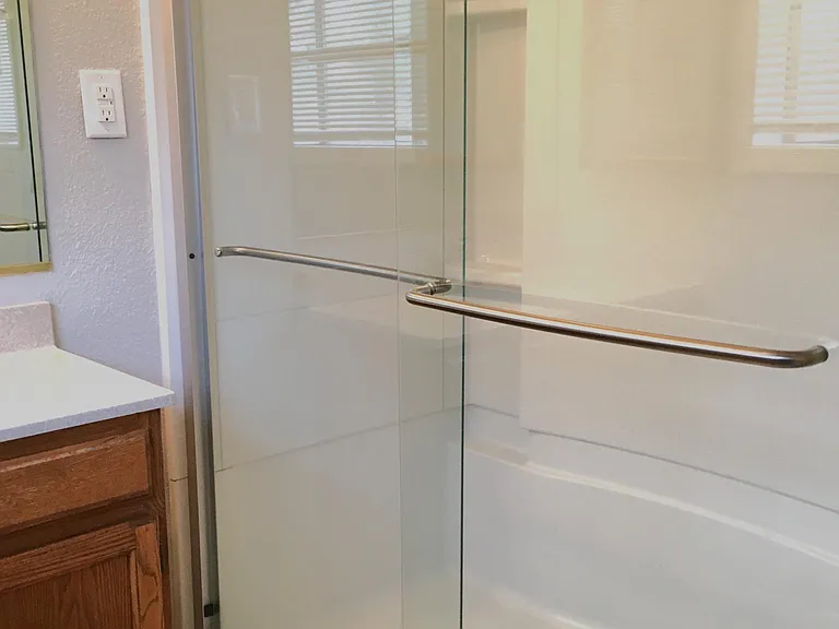 4000 Lakeside Dr — Photo 16