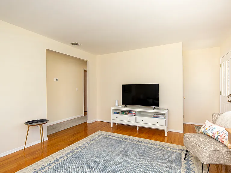 275 Maier Pl — Photo 26