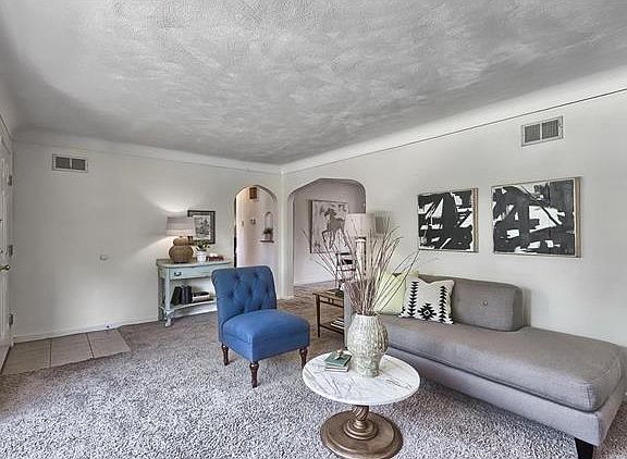 3rd image of 5646 Bancroft Ave
