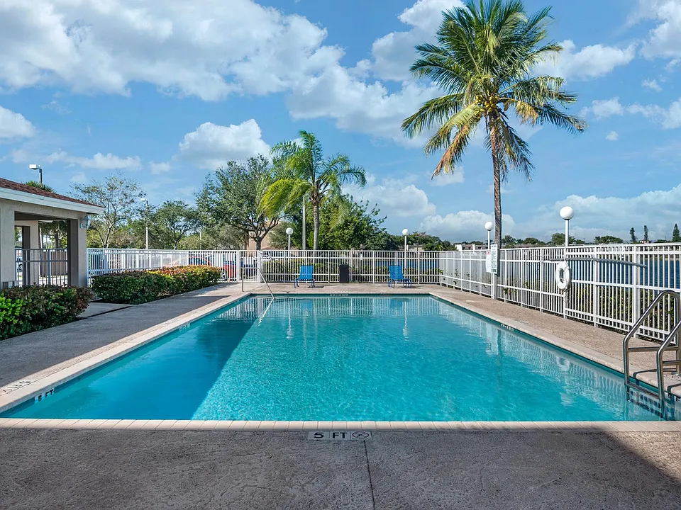 Summerlake Apartments